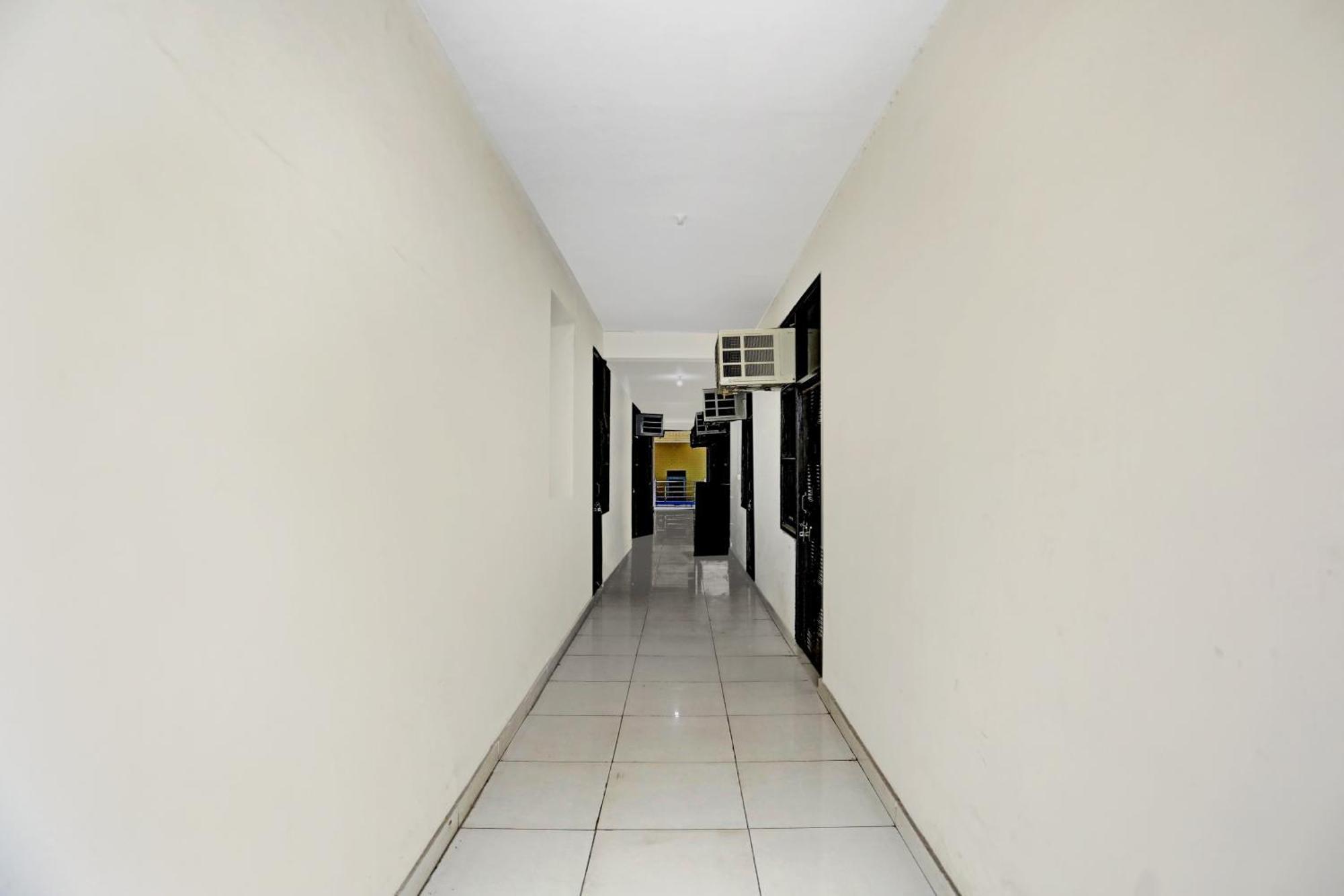 Hotel O Vrinda Residency Noida Extérieur photo