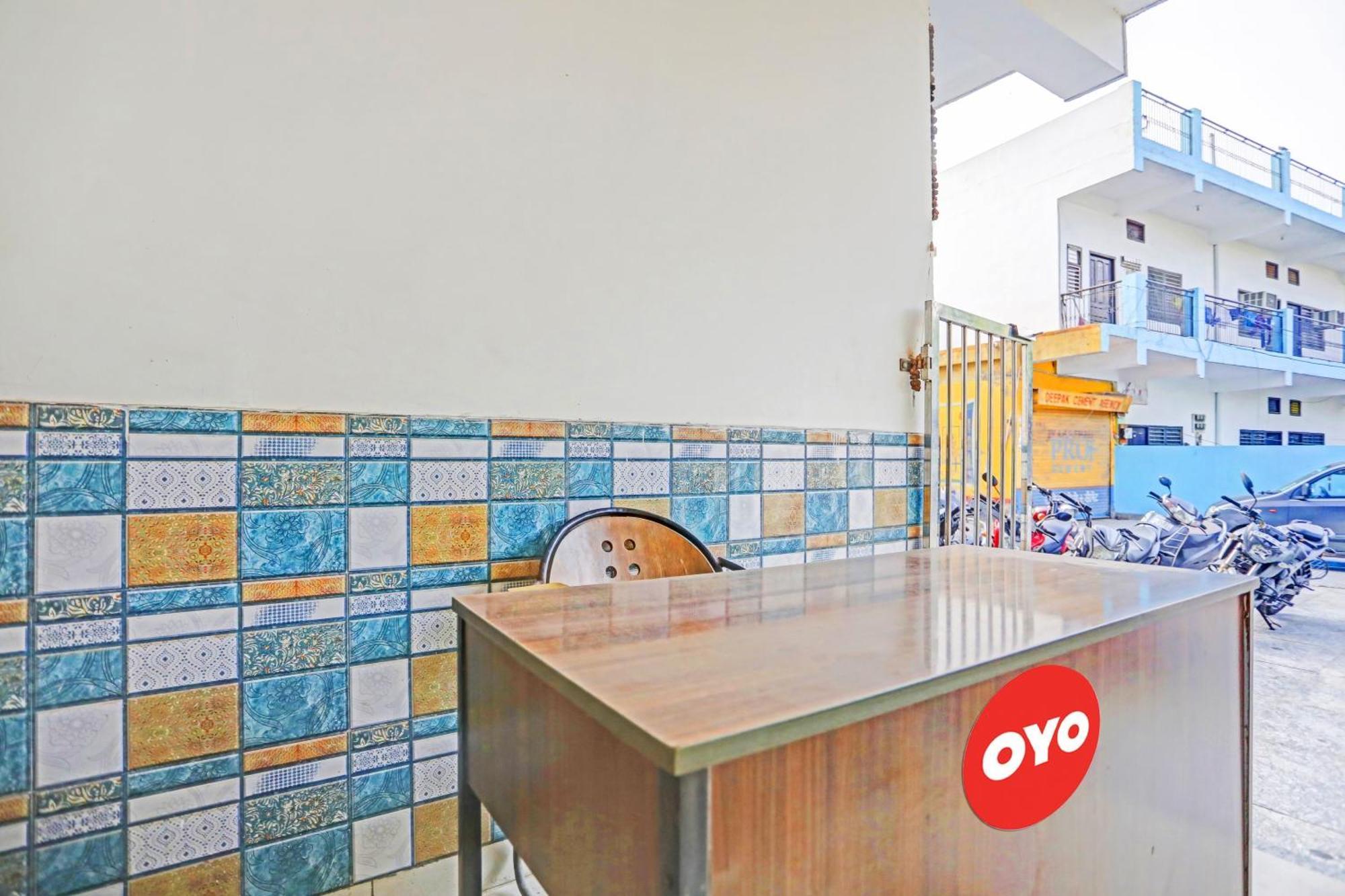 Hotel O Vrinda Residency Noida Extérieur photo
